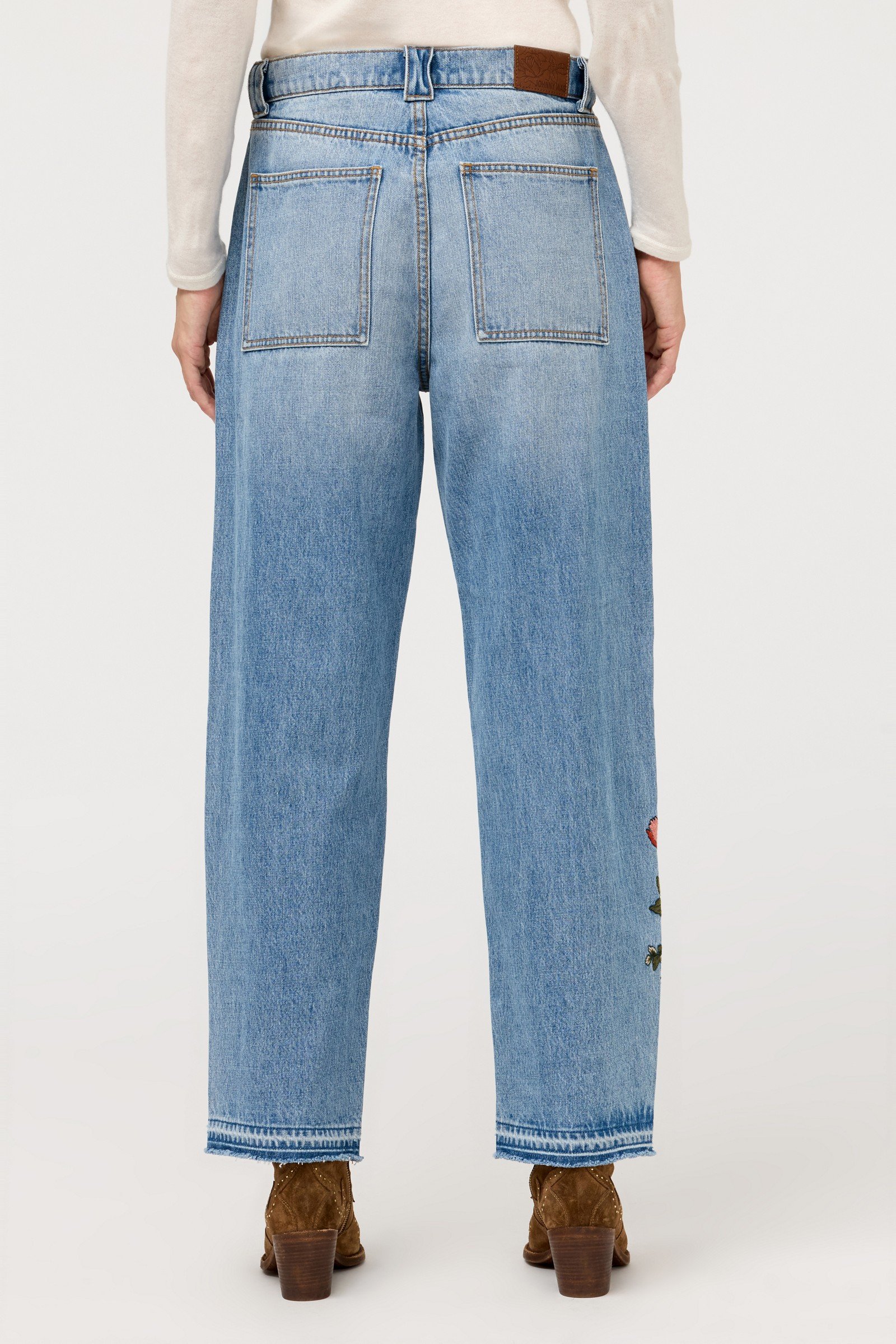 THE SOLANA BARREL JEAN