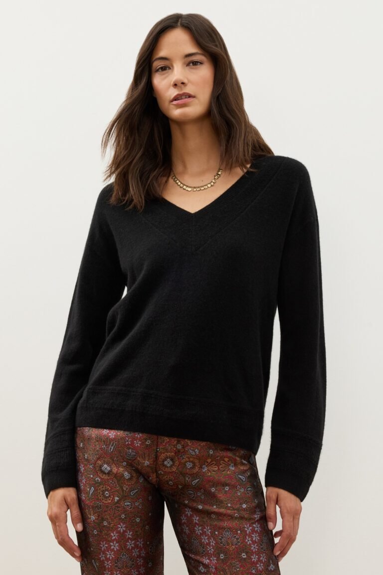 CASHMERE V-NECK SWEATER