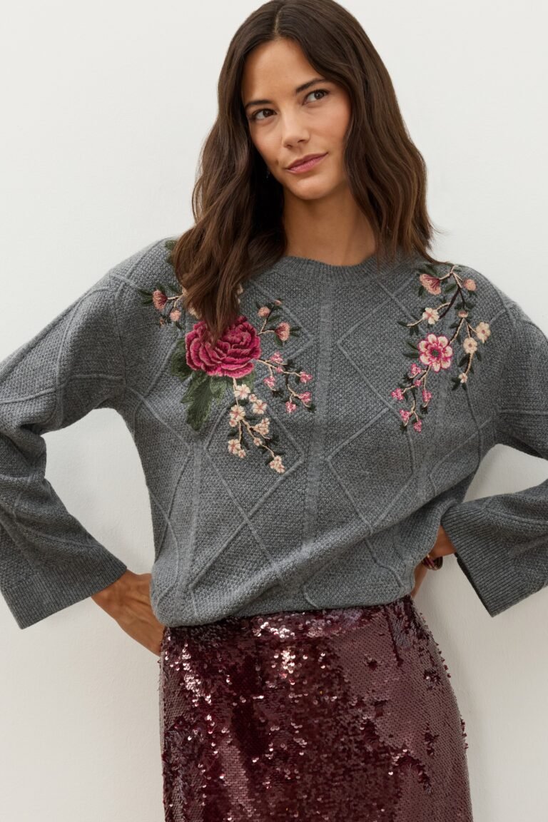 CABLE KNIT SWEATER