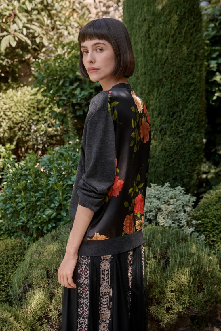 THE PRINTED KNIT V-NECK CARDIGAN