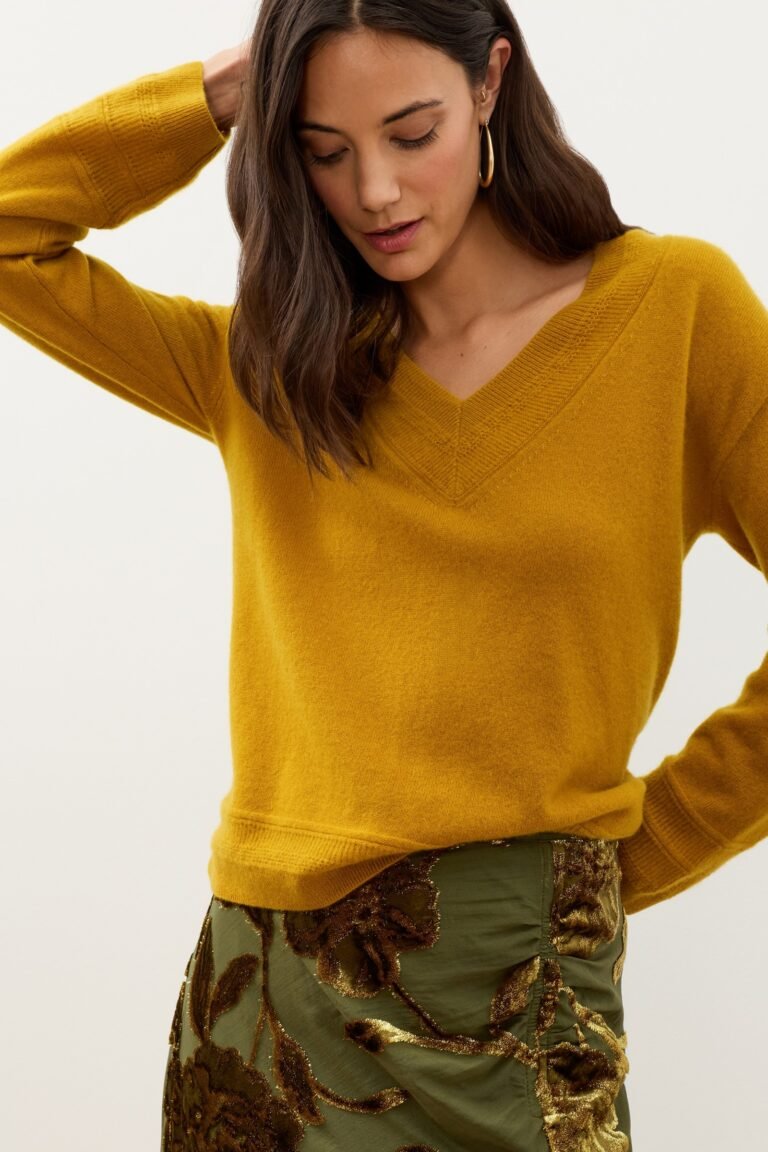 CASHMERE V-NECK SWEATER