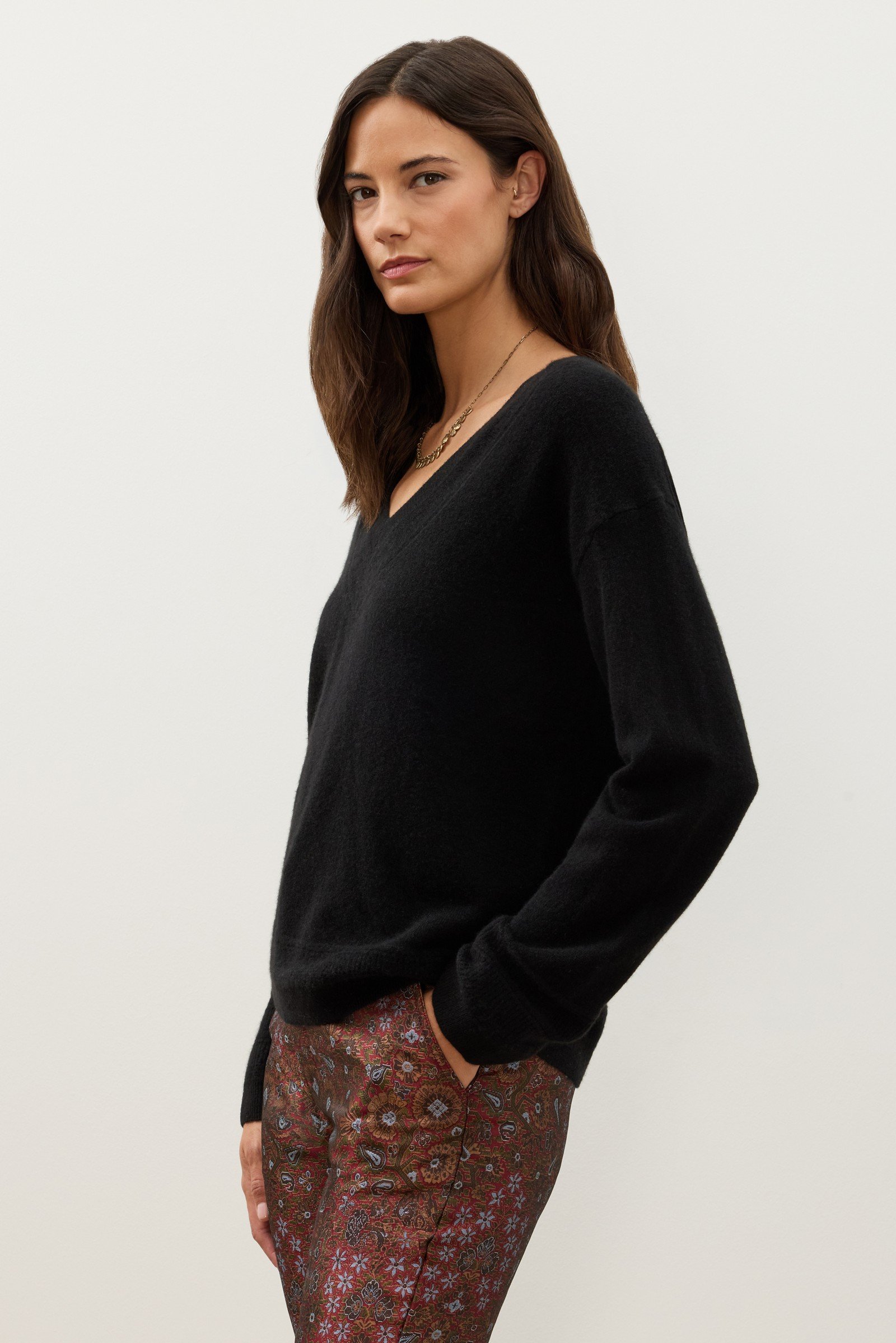 CASHMERE V-NECK SWEATER