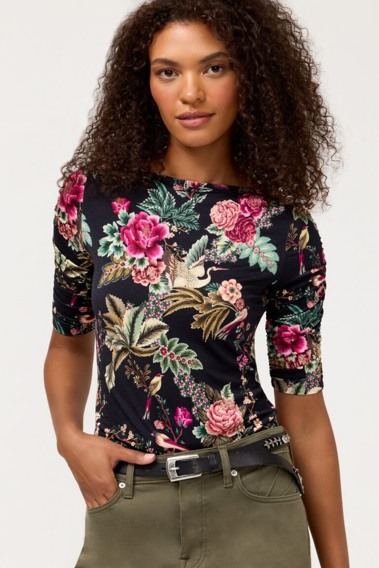 THE JANIE FAVORITE RUCHED SLEEVE TEE