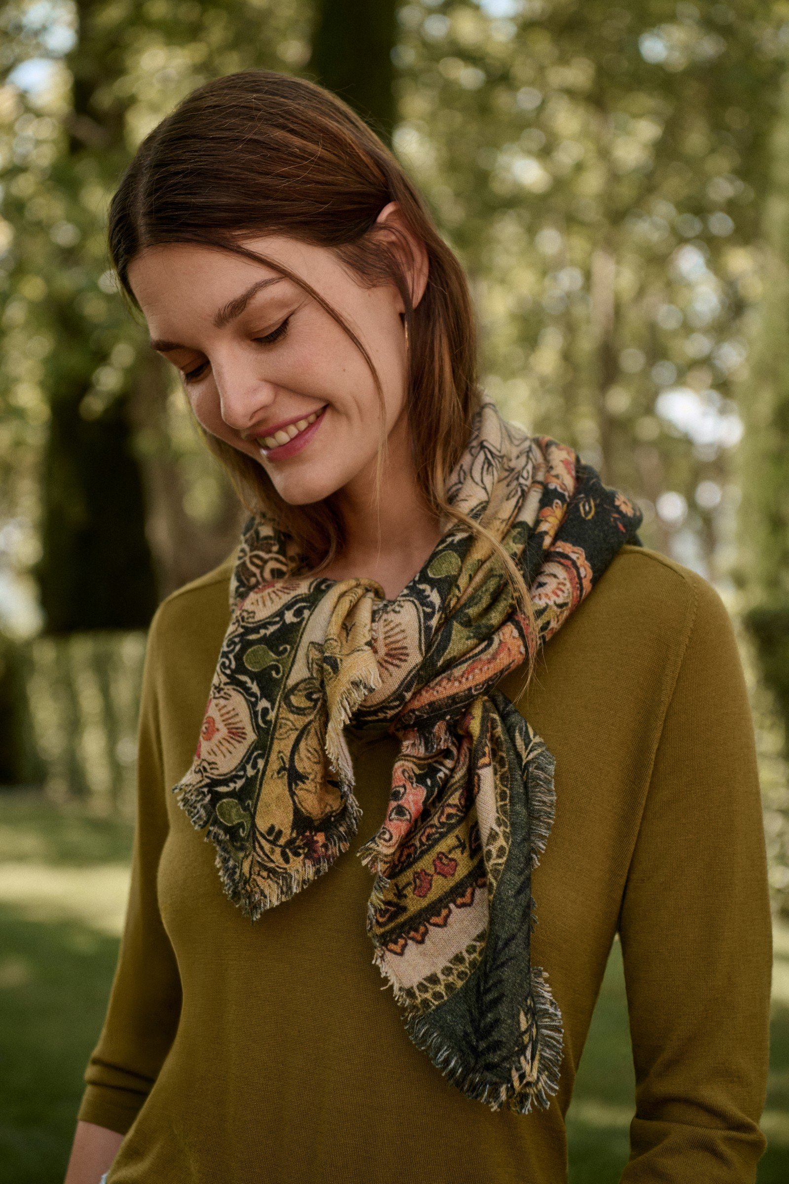 THE COZY FRINGE SCARF