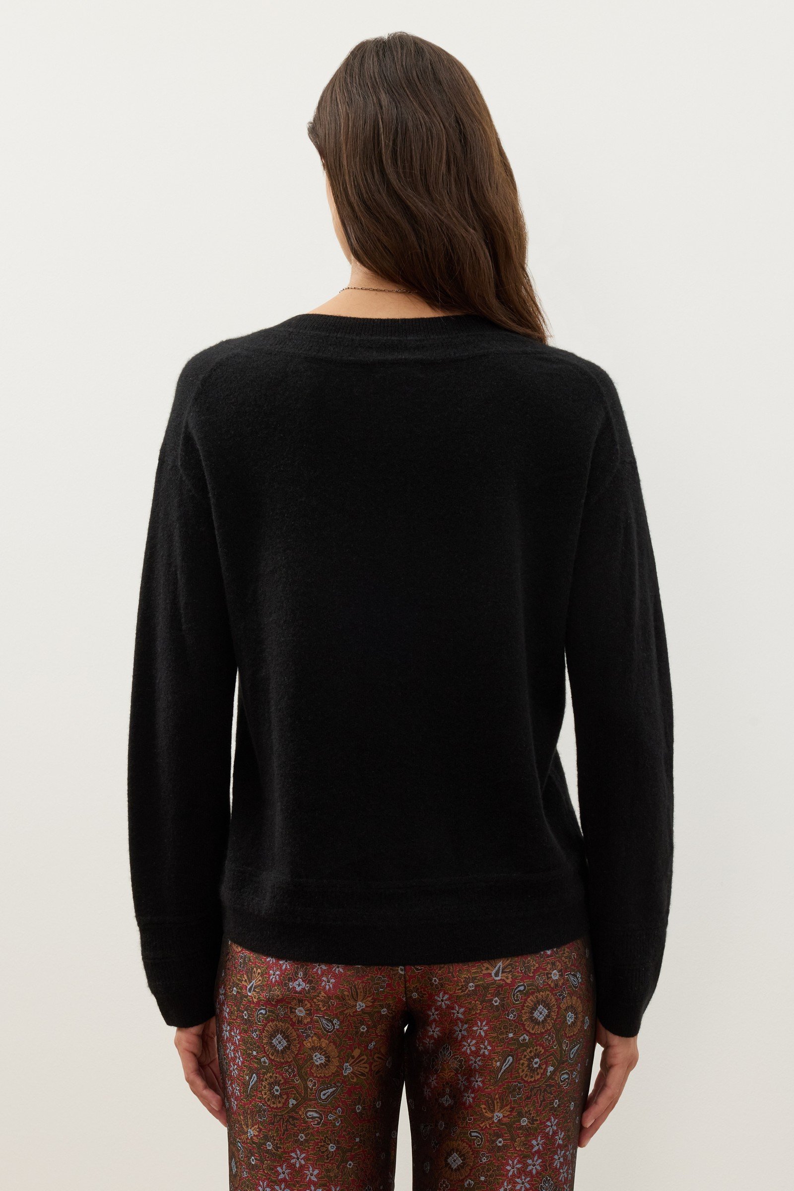 CASHMERE V-NECK SWEATER