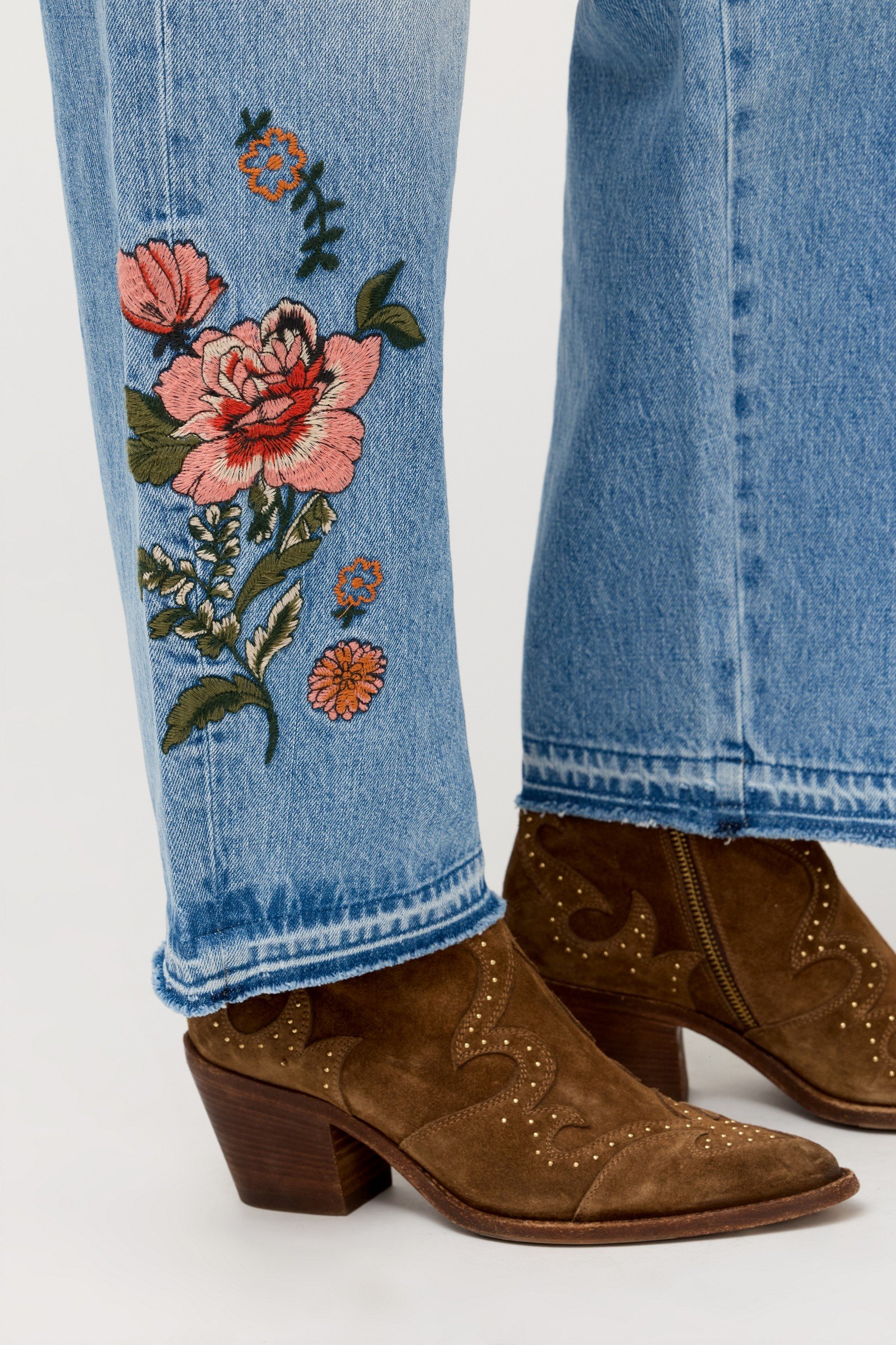 THE SOLANA BARREL JEAN